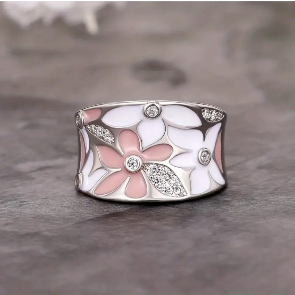 Silver plated pink and white floral enamel ring with zircon embellishment - Picture 2 of 7